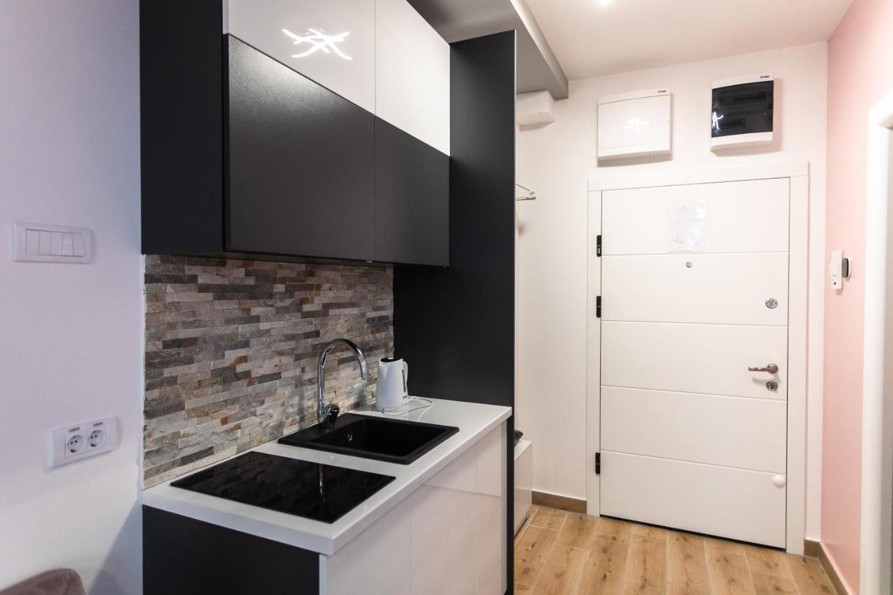 סובוטיקה Room Jacuzzi “Athena” מראה חיצוני תמונה