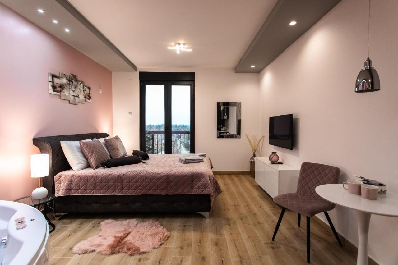 סובוטיקה Room Jacuzzi “Athena” מראה חיצוני תמונה