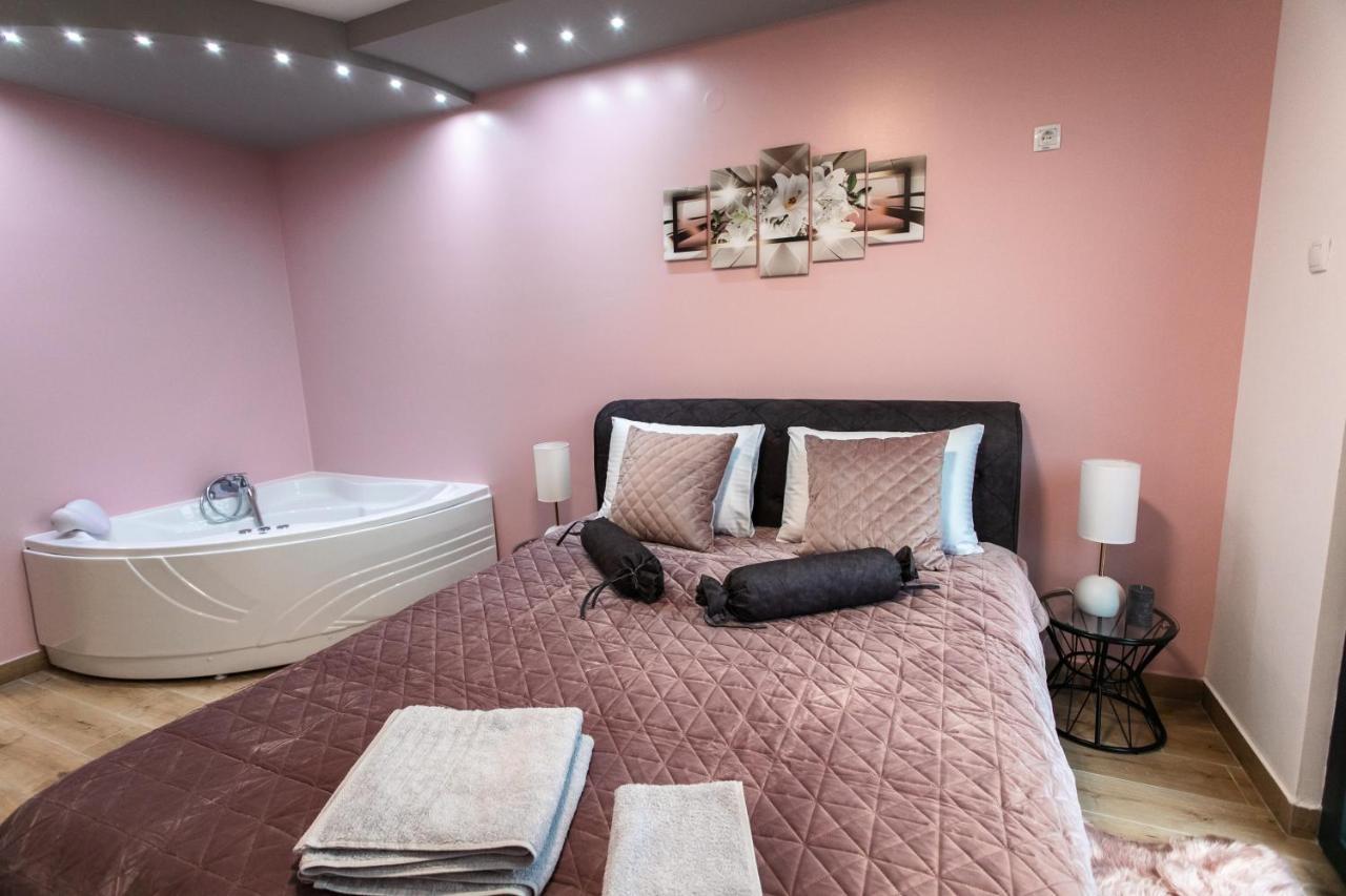 סובוטיקה Room Jacuzzi “Athena” מראה חיצוני תמונה