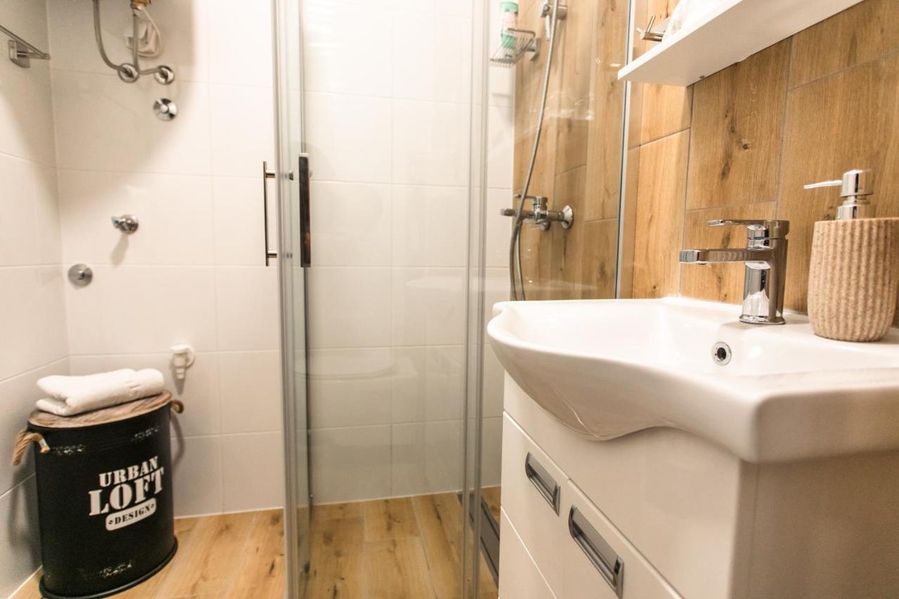 סובוטיקה Room Jacuzzi “Athena” מראה חיצוני תמונה
