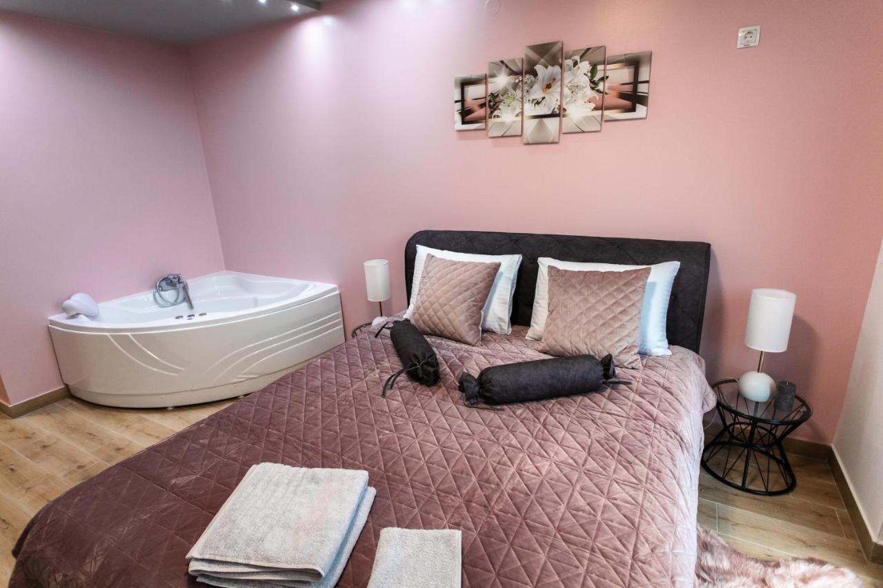 סובוטיקה Room Jacuzzi “Athena” מראה חיצוני תמונה